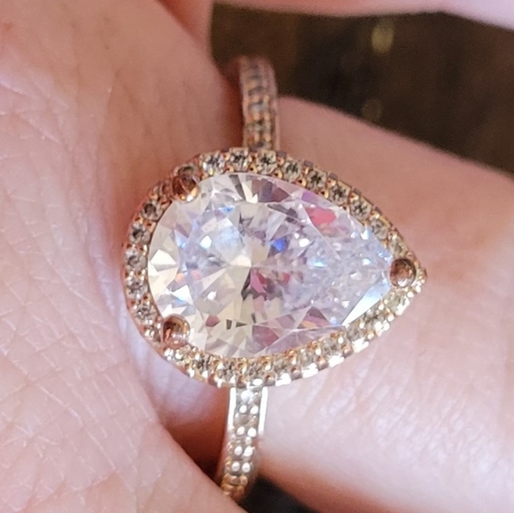 Pandora Timeless Sparkling Teardrop halo 14K Gold plated ring size 7.5 - Picture 4 of 7